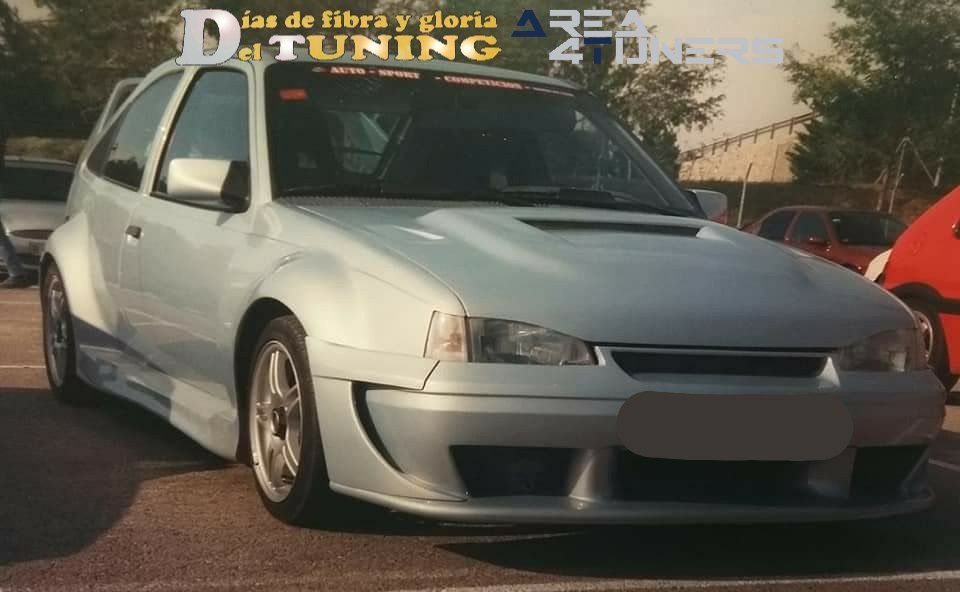 Imagen del reportaje revista Tuning Area4tuners.es, concentración de coches Tuning del año 2003 en Barcelona, España