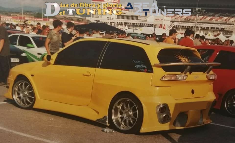 Imagen del reportaje revista Tuning Area4tuners.es, concentración de coches Tuning del año 2003 en Barcelona, España