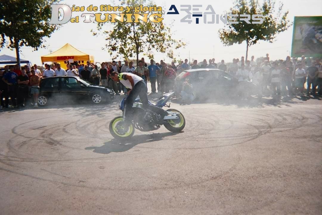 Imagen del reportaje  revista Tuning Area4tuners.es, concentración de coches Tuning del año 2002 en Saler, Valencia, España