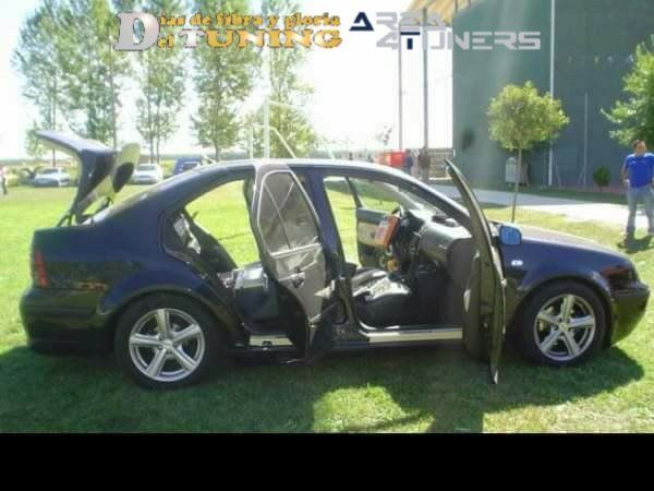 Imagen del reportaje revista Tuning Area4tuners.es, concentración de coches Tuning del año 2005 en Villaquejida, León, España