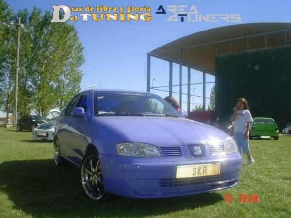 Imagen del reportaje revista Tuning Area4tuners.es, concentración de coches Tuning del año 2005 en Villaquejida, León, España