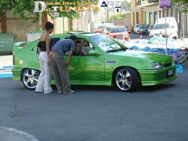 Imagen del reportaje revista Tuning Area4tuners.es, concentración de coches Tuning del año 2005 en Vegellina, León, España