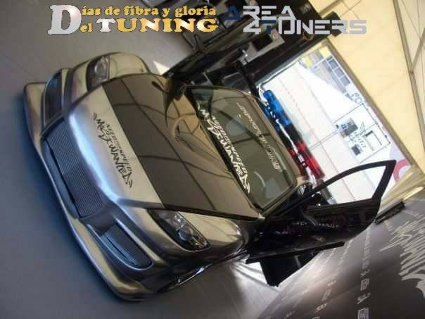 Imagen del reportaje revista Tuning Area4tuners.es, concentración de coches Tuning del año 2005 en Barcelona, España
