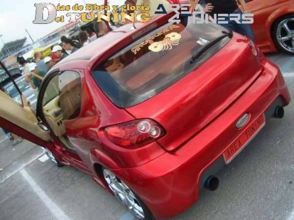 Imagen del reportaje revista Tuning Area4tuners.es, concentración de coches Tuning del año 2005 en Barcelona, España