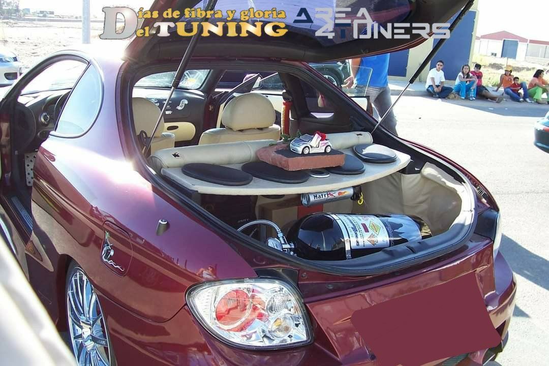 Imagen del reportaje revista Tuning Area4tuners.es, concentración de coches Tuning del año 2005 en Miajadas, Cáceres, España