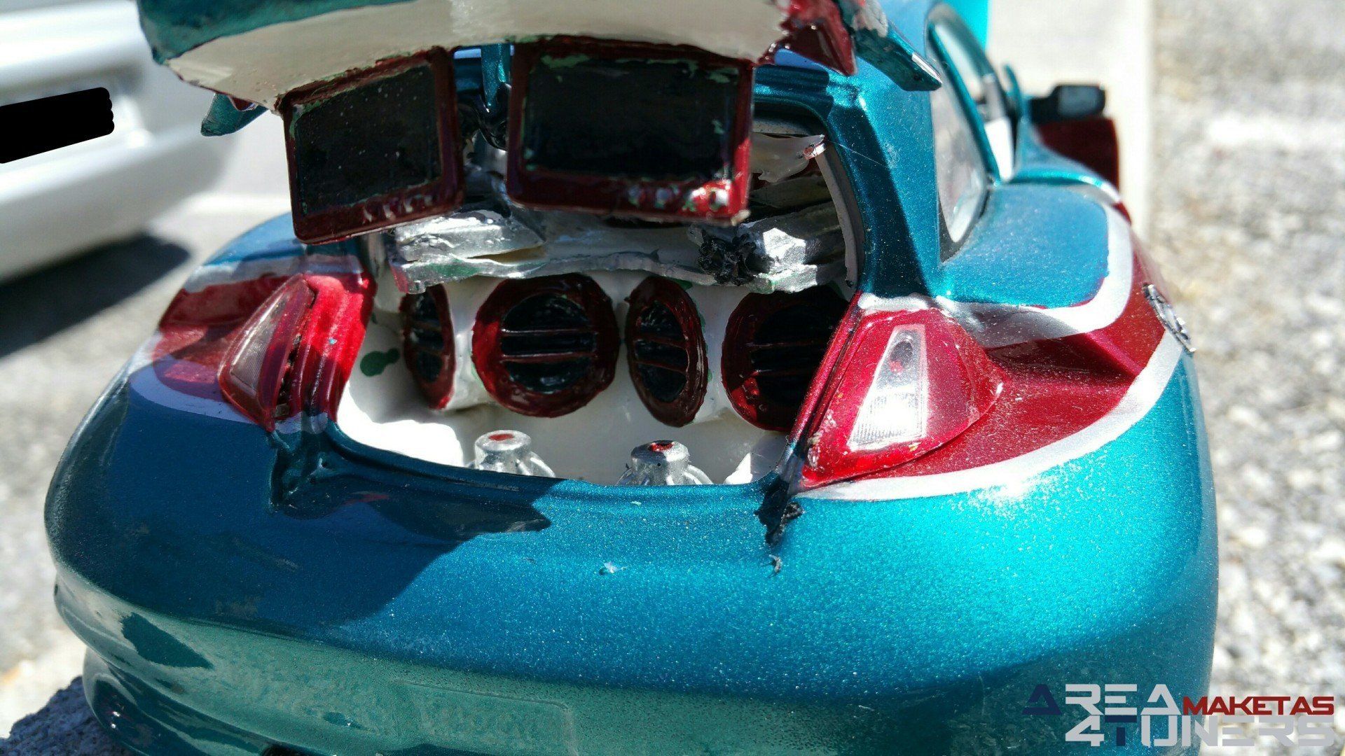 Reportaje maqueta Tuning Renault Megane Ouh Yeahh! Imagen perteneciente al reportaje fotográfico de la revista Tuning de publicación diaria Area4tuners.es sobre una maqueta Tuning de escala 1:18 Renault Megane