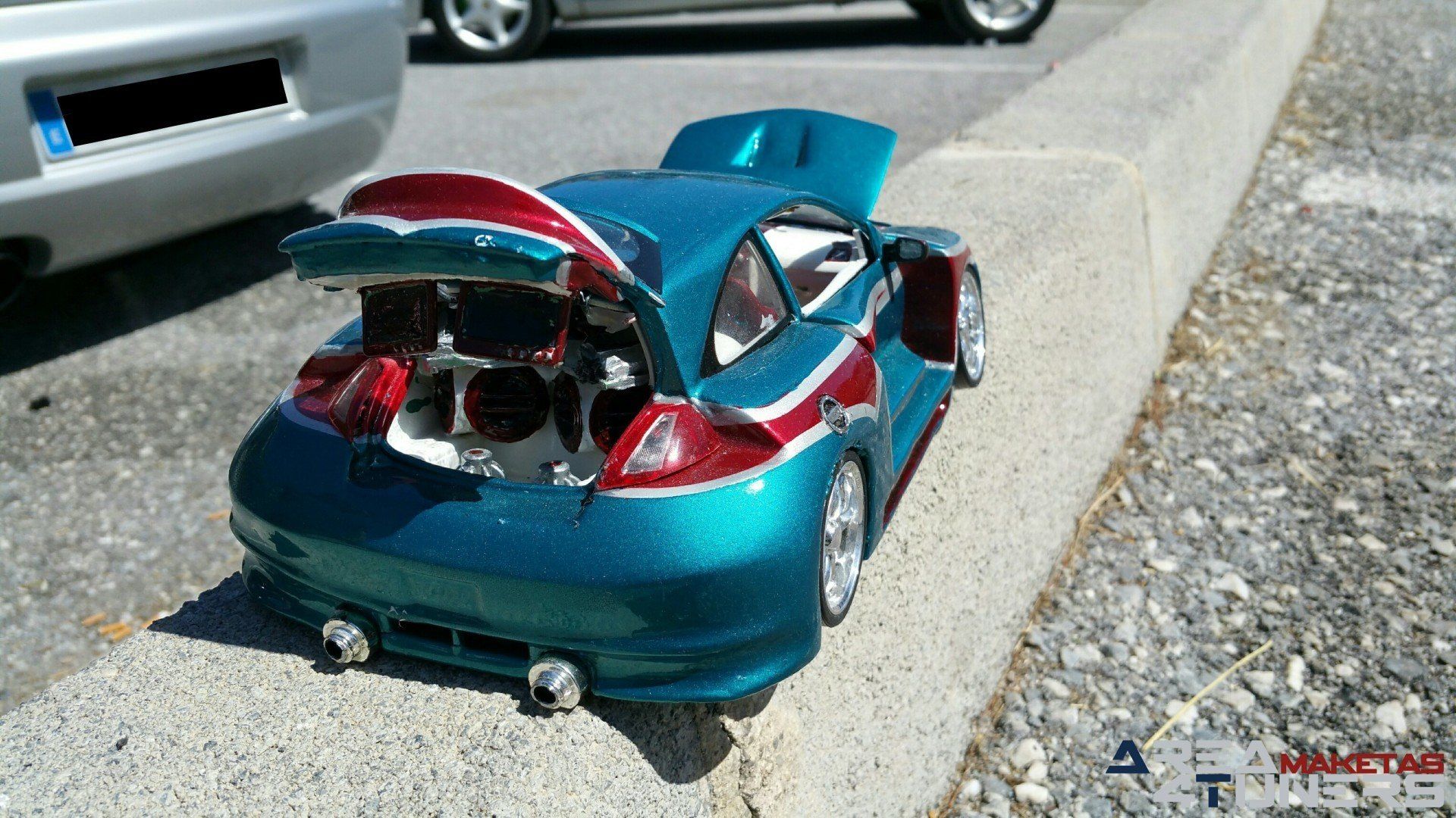 Reportaje maqueta Tuning Renault Megane Ouh Yeahh! Imagen perteneciente al reportaje fotográfico de la revista Tuning de publicación diaria Area4tuners.es sobre una maqueta Tuning de escala 1:18 Renault Megane