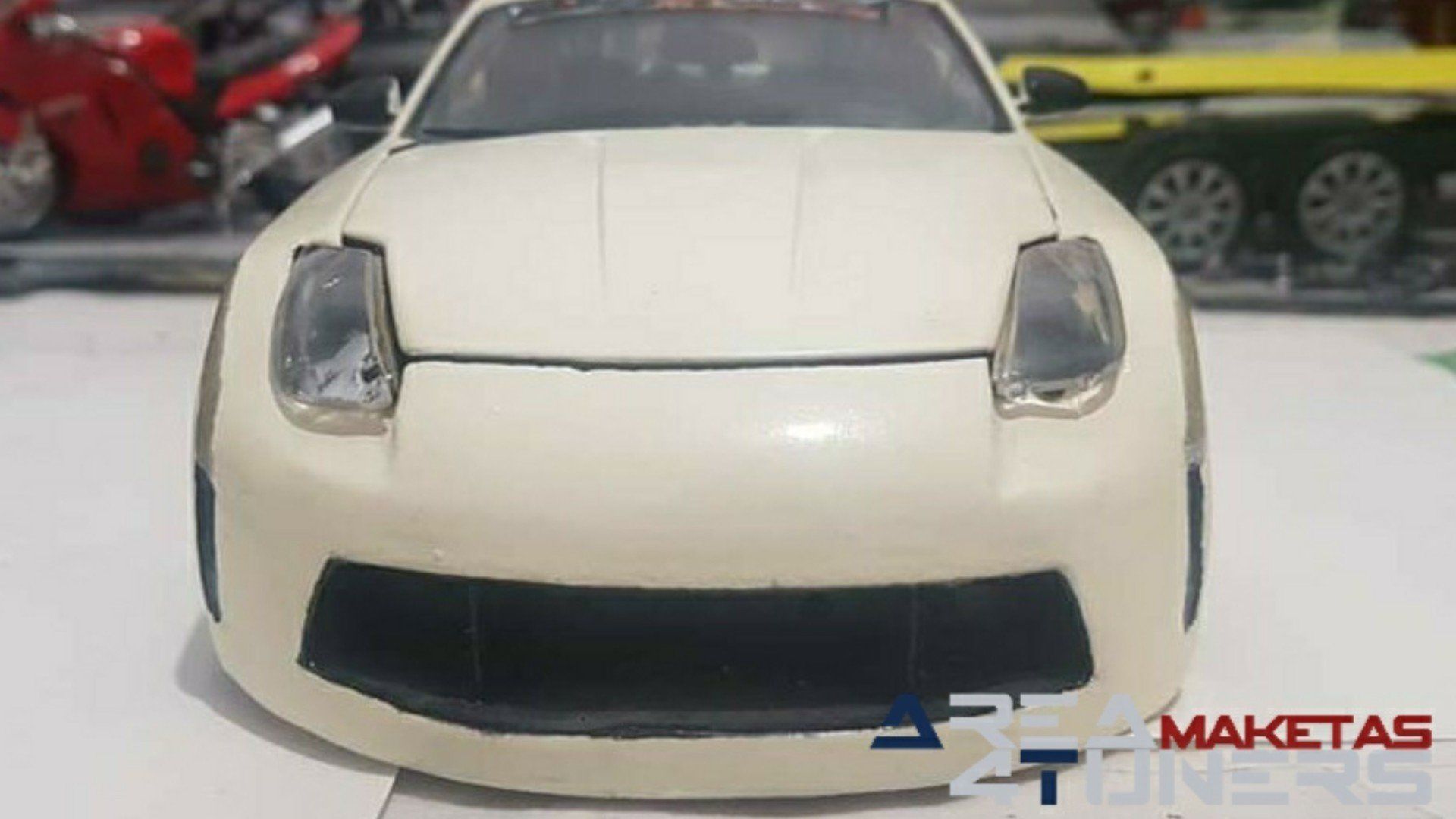 Reportaje maqueta Tuning Nissan 350z Golden Drift Imagen perteneciente al reportaje fotográfico de la revista Tuning de publicación diaria Area4tuners.es sobre una maqueta Tuning de escala 1:18 Nissan 350z