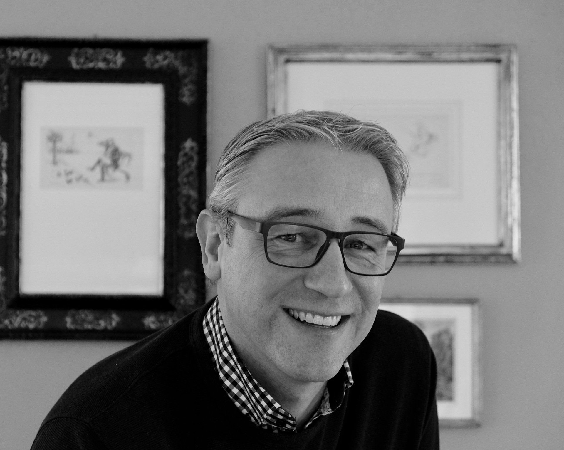 Stephan Kokerbeck, Inhaber Kokerbeck Kunst und Rahmen in Bielefeld