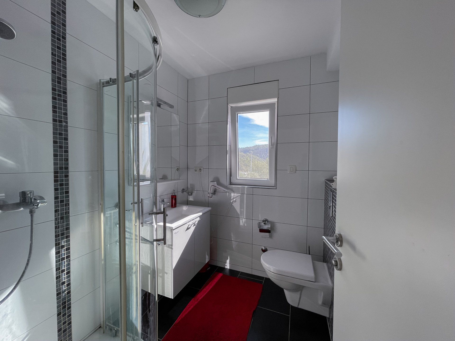 Badezimmer mit Dusche