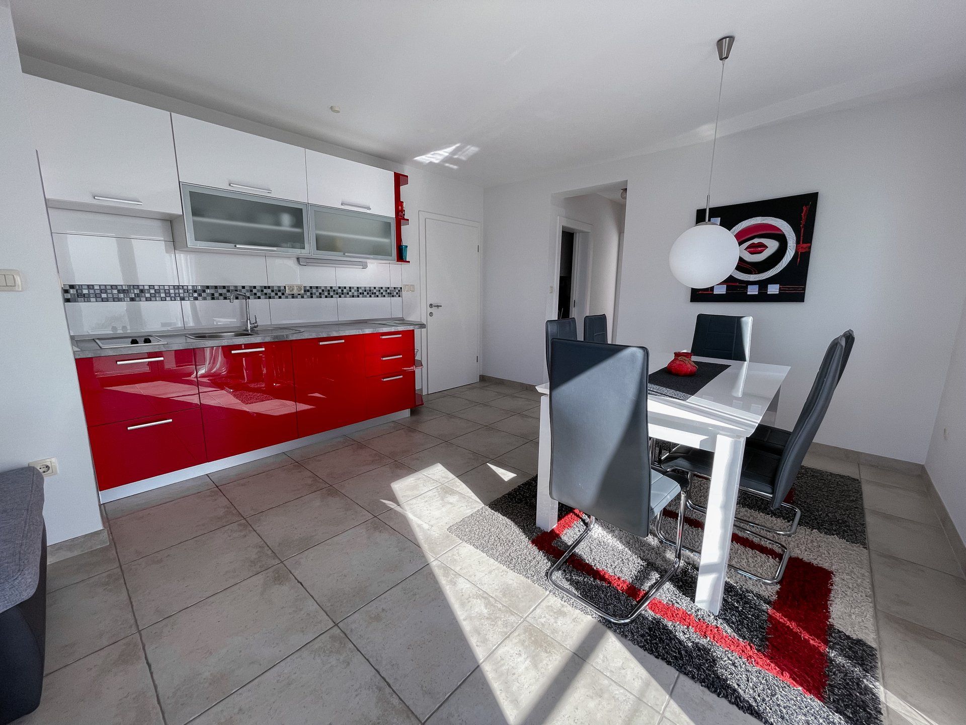 Fully equipped kitchen and dining area