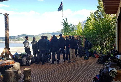 camp de base accueil des stages de survie vie nature bushcraft commando aguerrissement developpement personnel