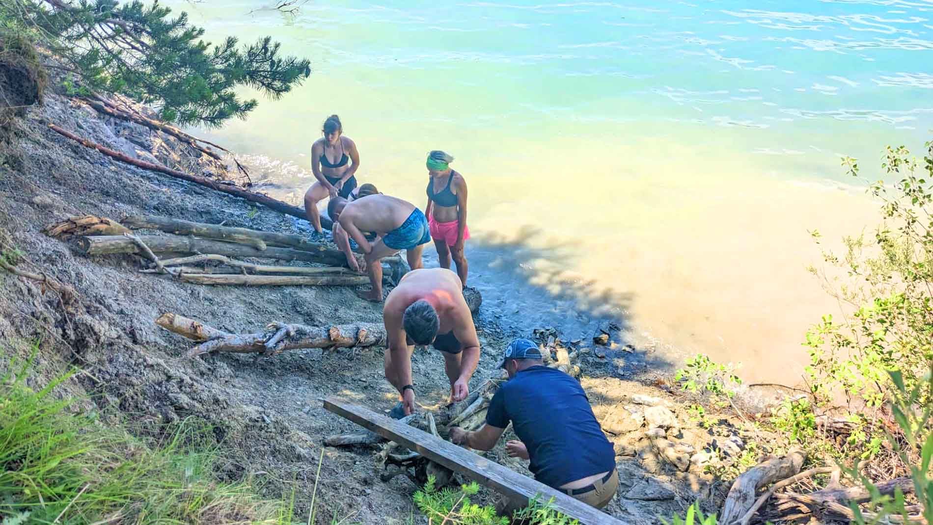 bois pour construire un radeau survie