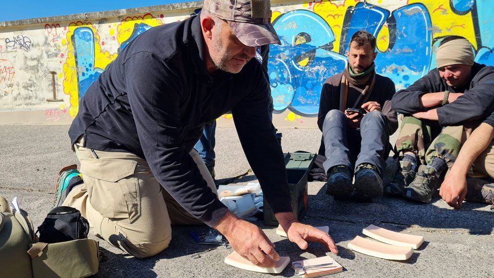 Suture en mode dégradé, stage de survie nature urbain