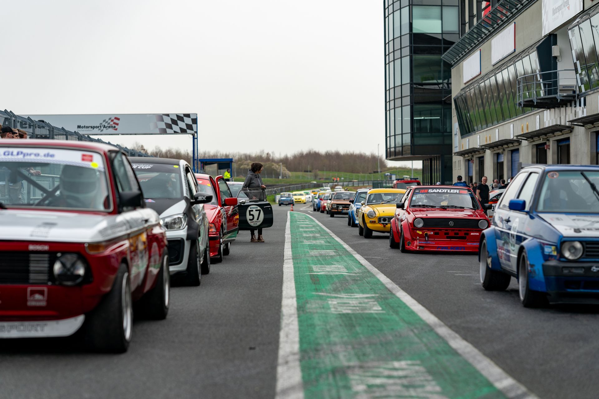 Frühzündung Oschersleben 2025 Oldtimer Boxengasse
