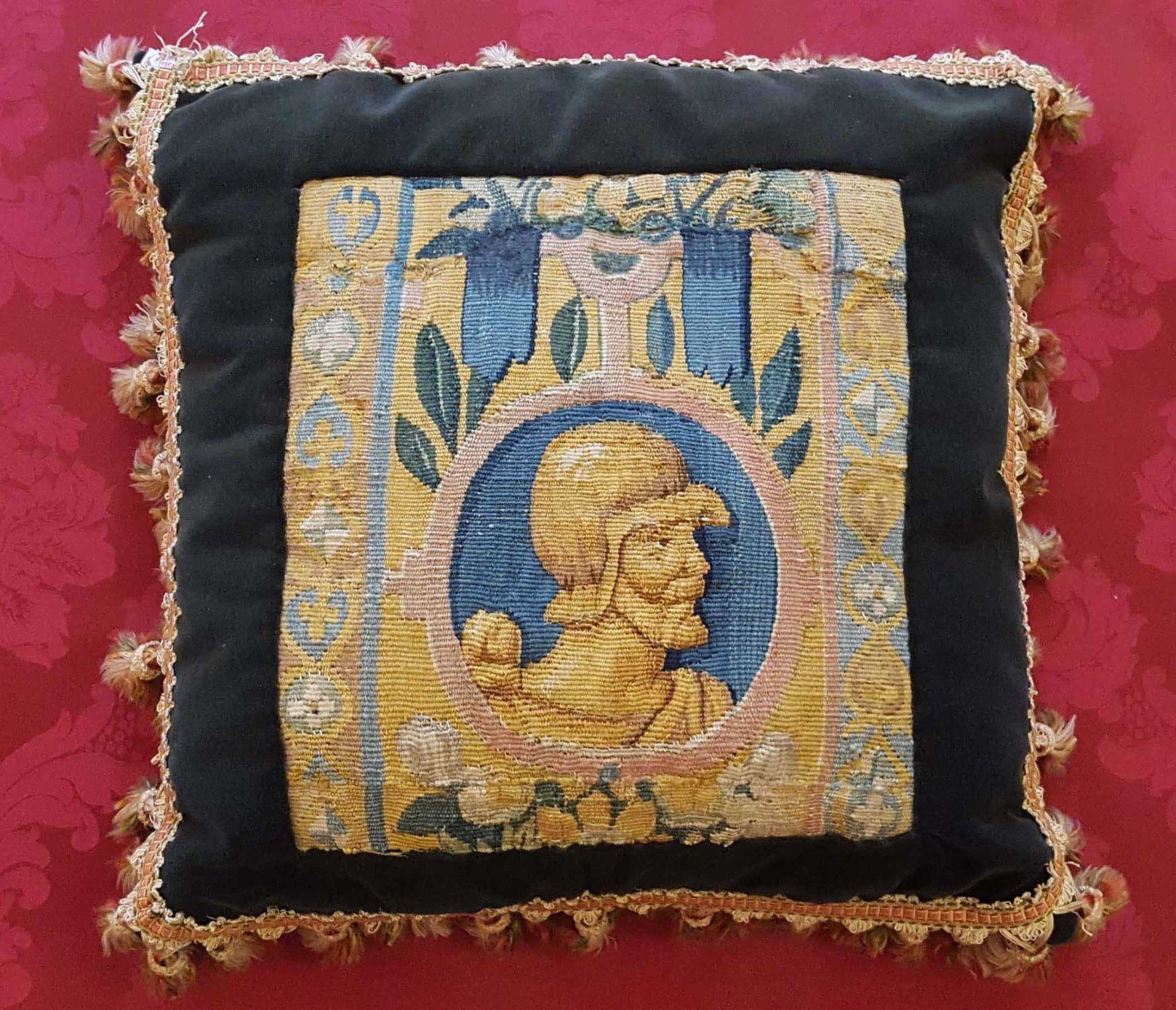 PILLOW CUSHION OF OLD TAPESTRY | AUBUSSON | BRUSSELS à Paris PILLOW CUSHION OF OLD TAPESTRY | AUBUSSON | BRUSSELS à Paris