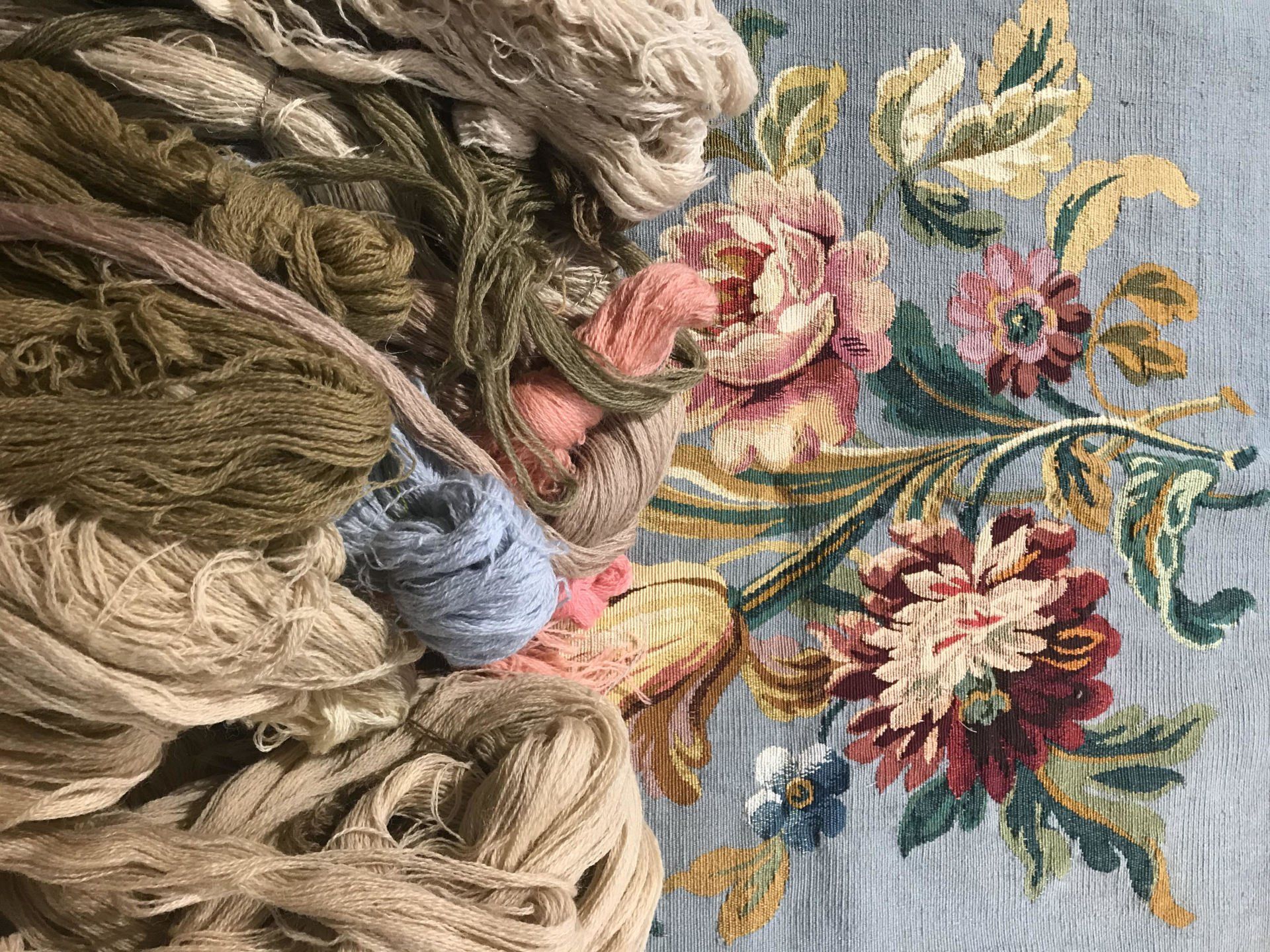 CLEANING AND RESTORATION OF OLD TAPESTRY SEATS | in Galerie jabert