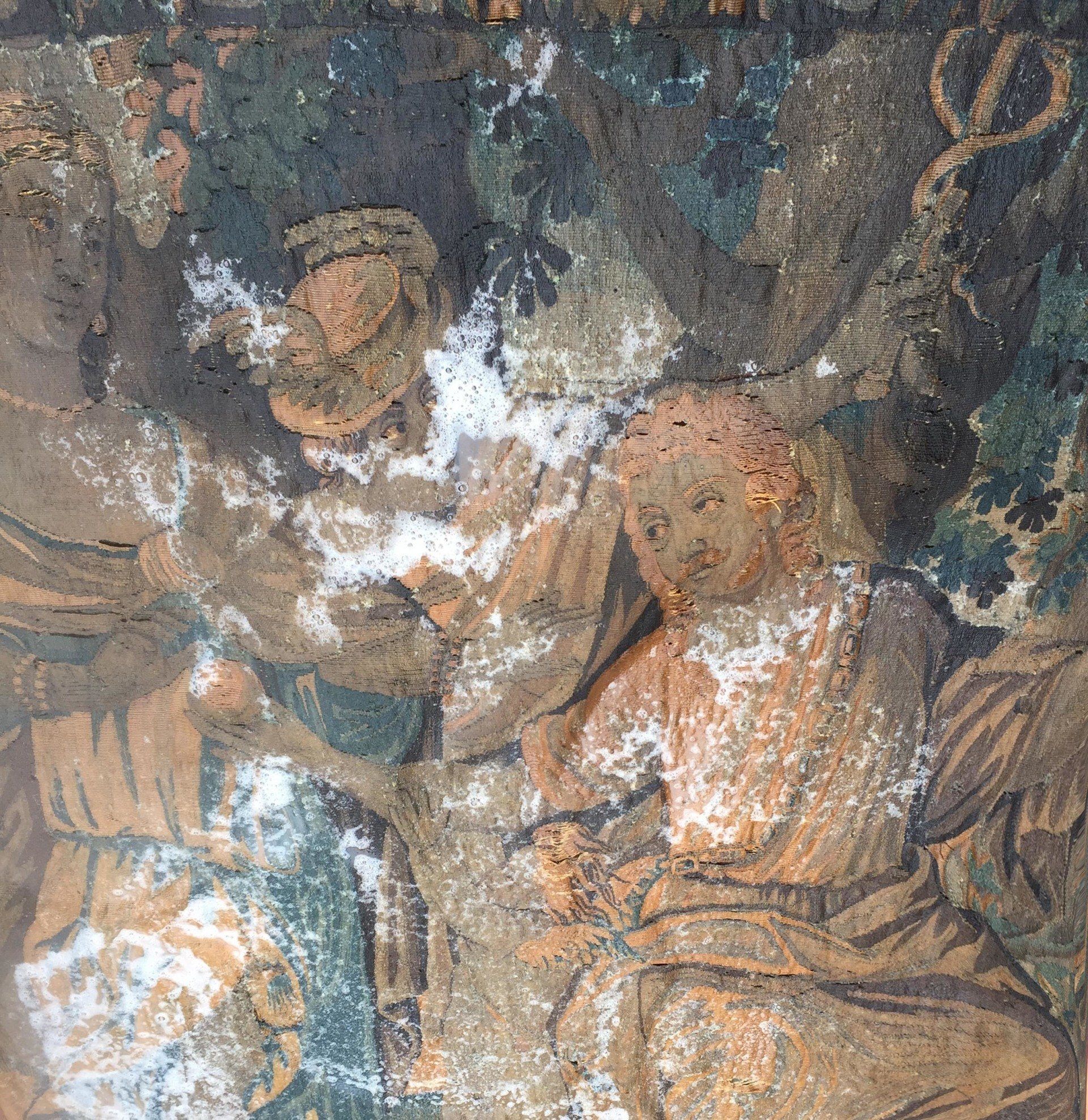 CLEANING ANTIQUE AUBUSSON TAPESTRY À PARIS CLEANING ANTIQUE AUBUSSON TAPESTRY À PARIS