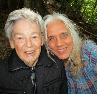 Unser Anliegen ist es, Ihnen ihr Leben Zuhause oder in einer Pflegeeinrichtung so angenehm wie möglich zu gestalten.