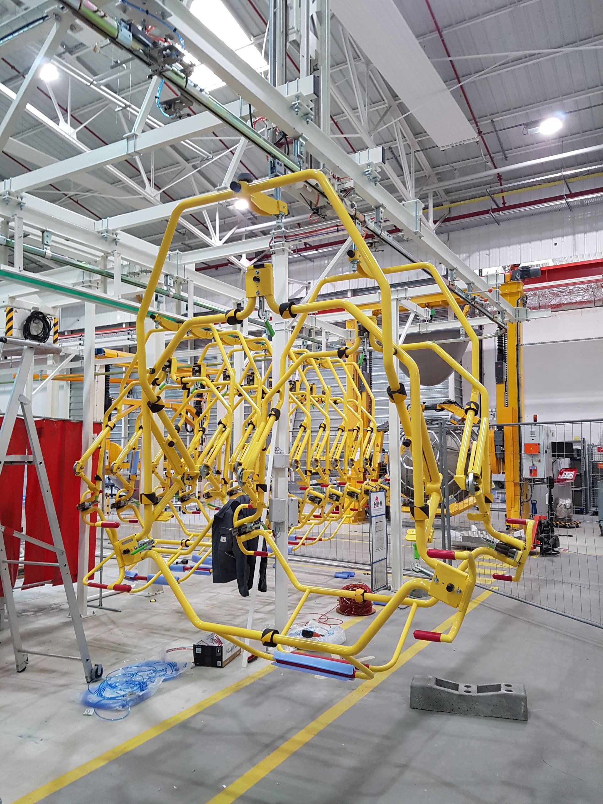 Convoyeur aérien avec Balancelle spécifique multi-rotation ou position, conception sur mesure