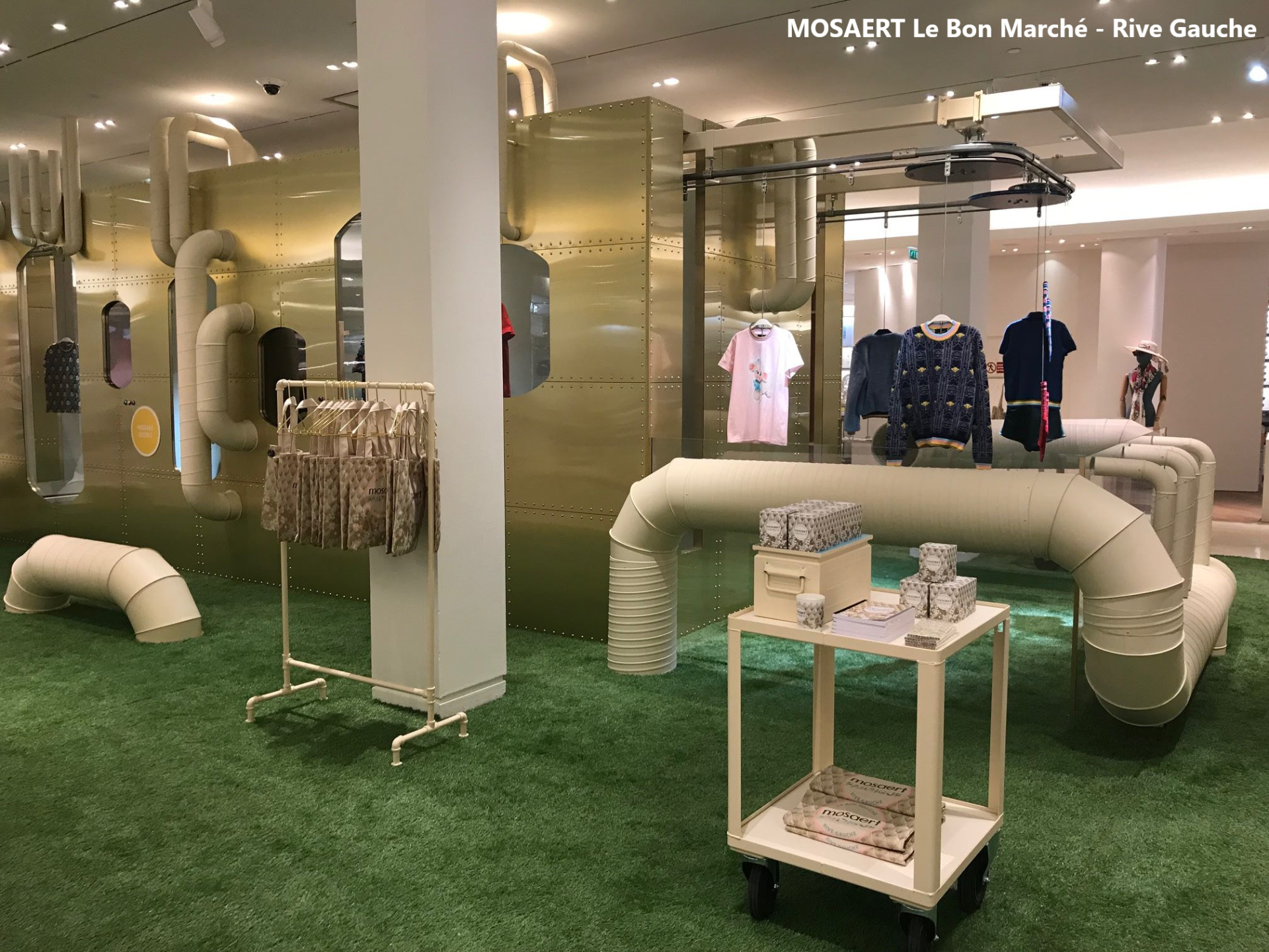 Opération flash présentation sur convoyeur aérien nouvelle collection