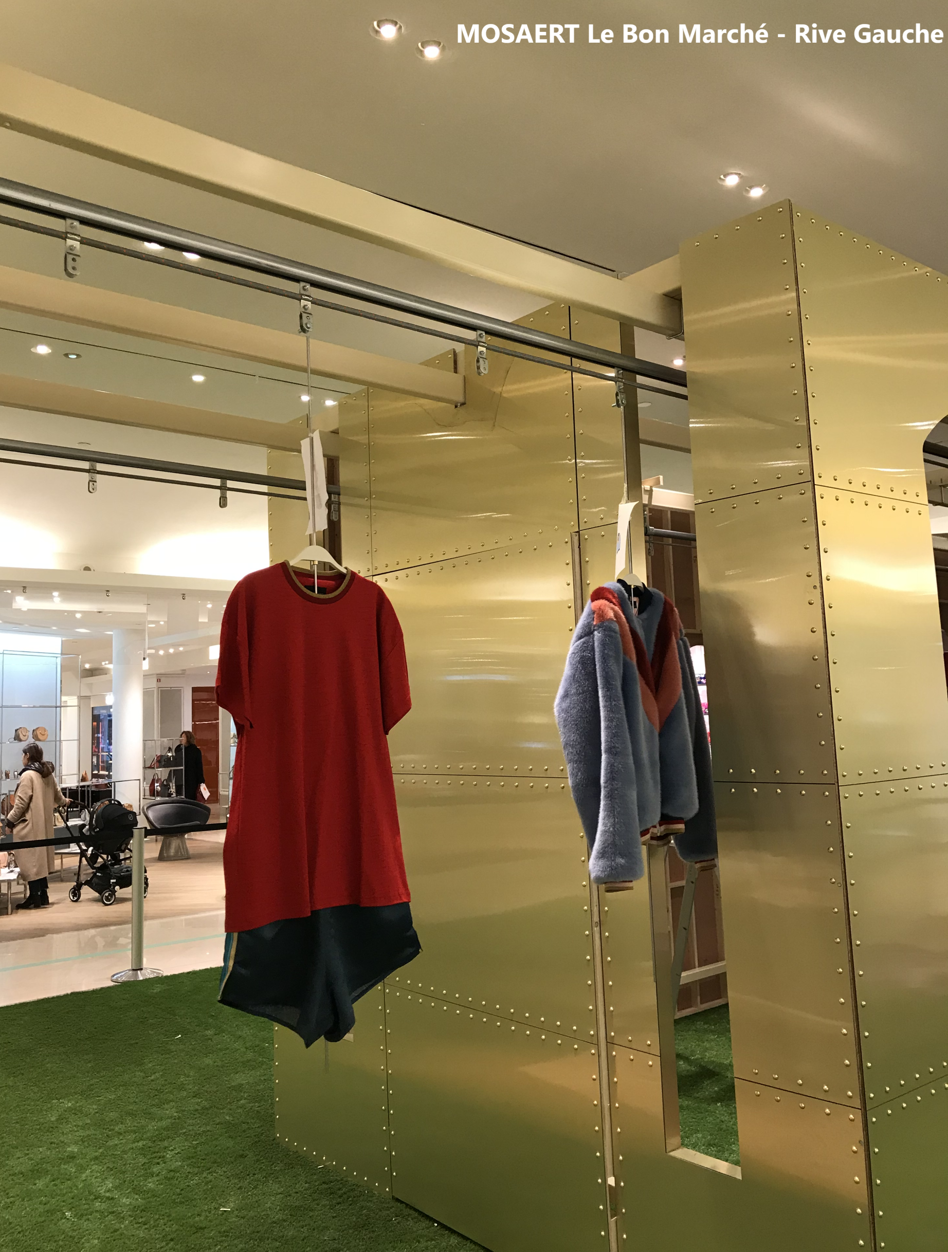 Manutention continue par rail aérien pour vêtements sur cintre, circuit fermé