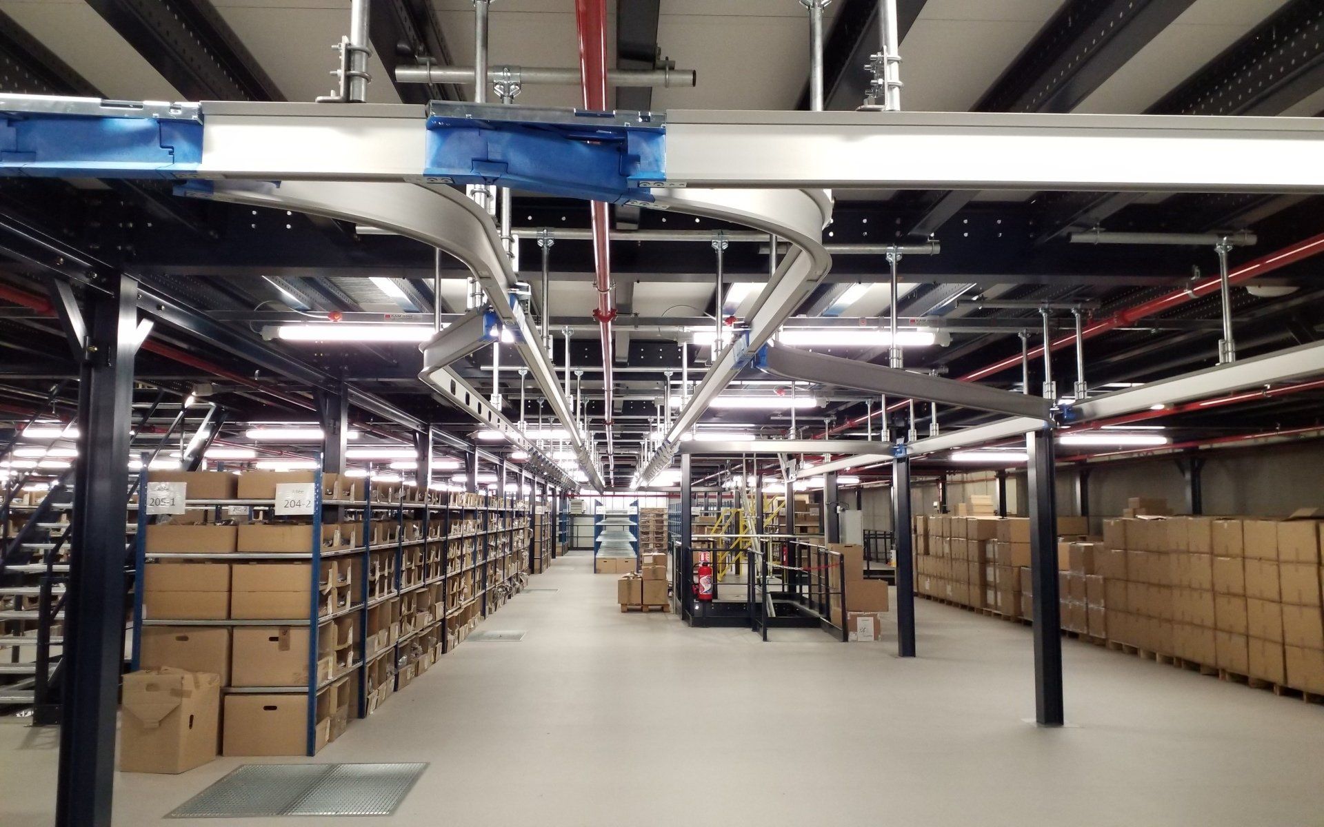 Aiguillage pour convoyeur aérien manuel sur plateforme logistique