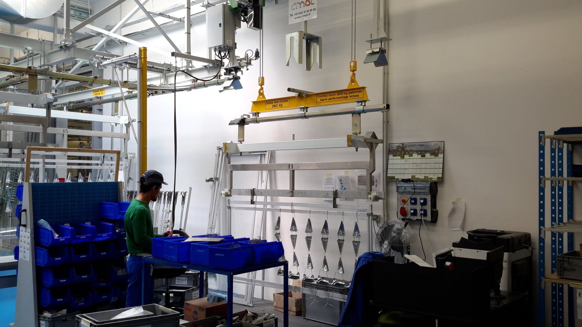 Station élévatrice électrique de mise à niveau pour poste d’accrochage de pièces, aménagement ergonomique de mise à hauteur pour les opérateurs