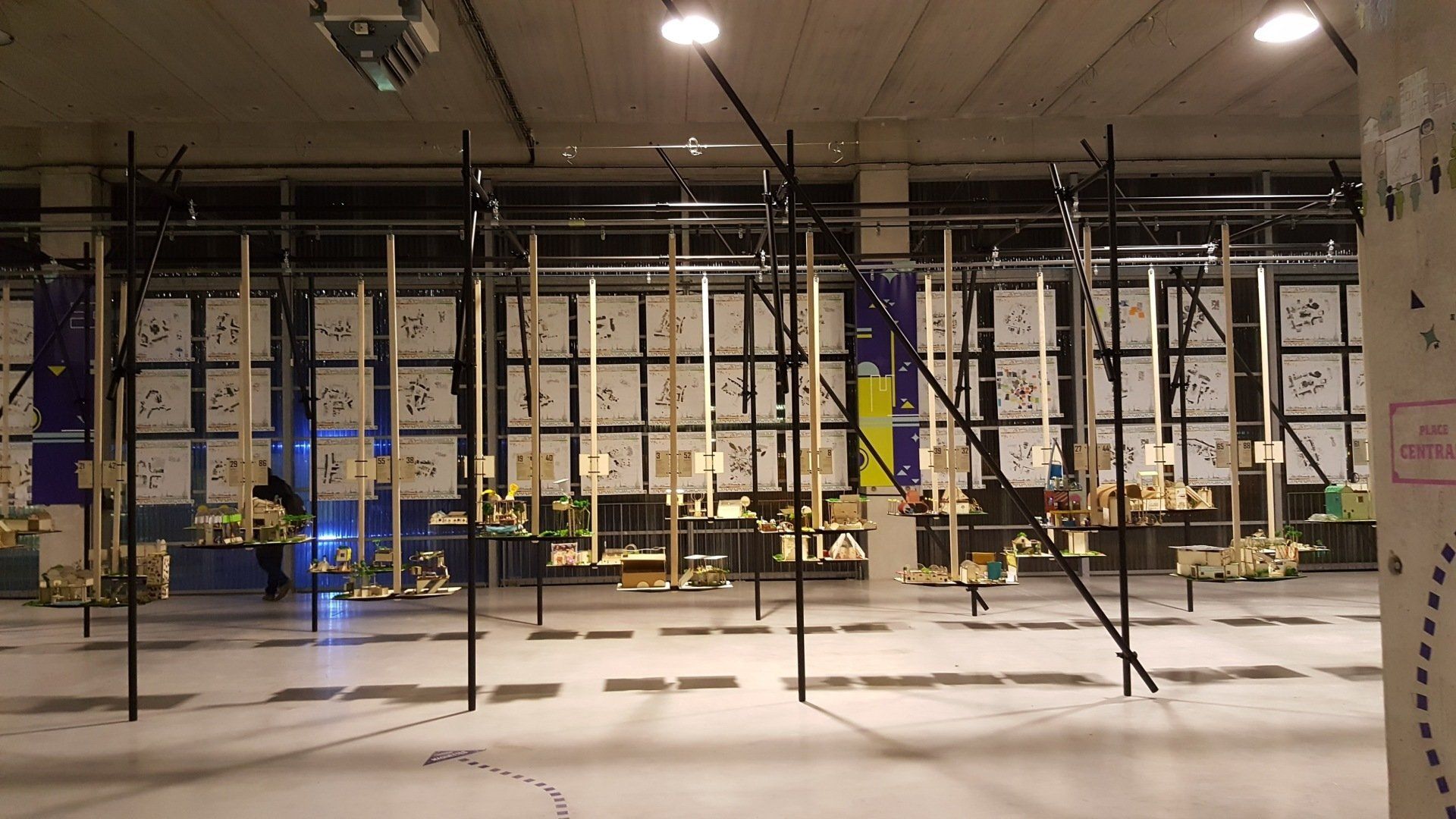 Balancelles et convoyeur sur mesure pour opération de communication architectes