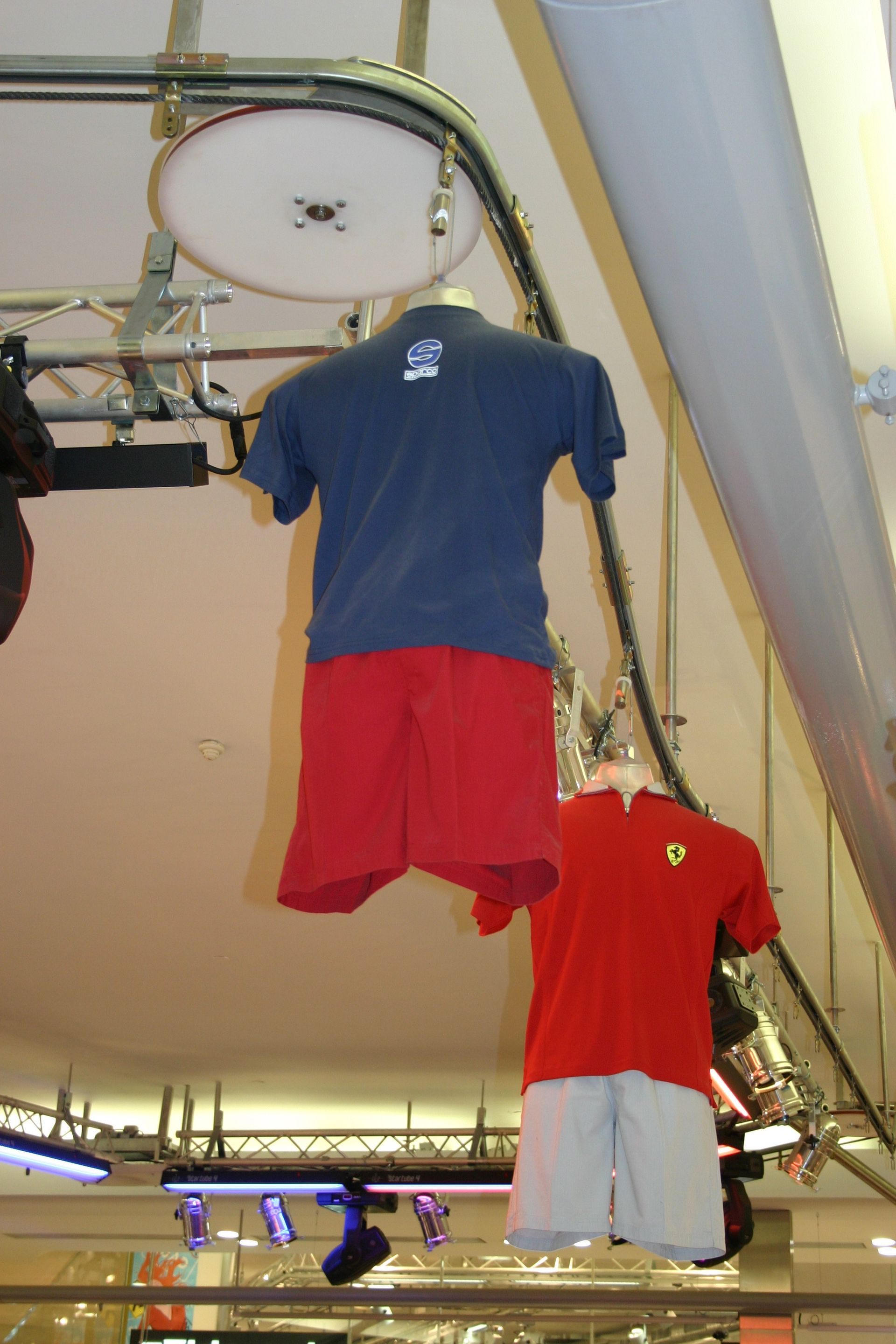 Agencement magasin VITRINE TEMPORAIRE