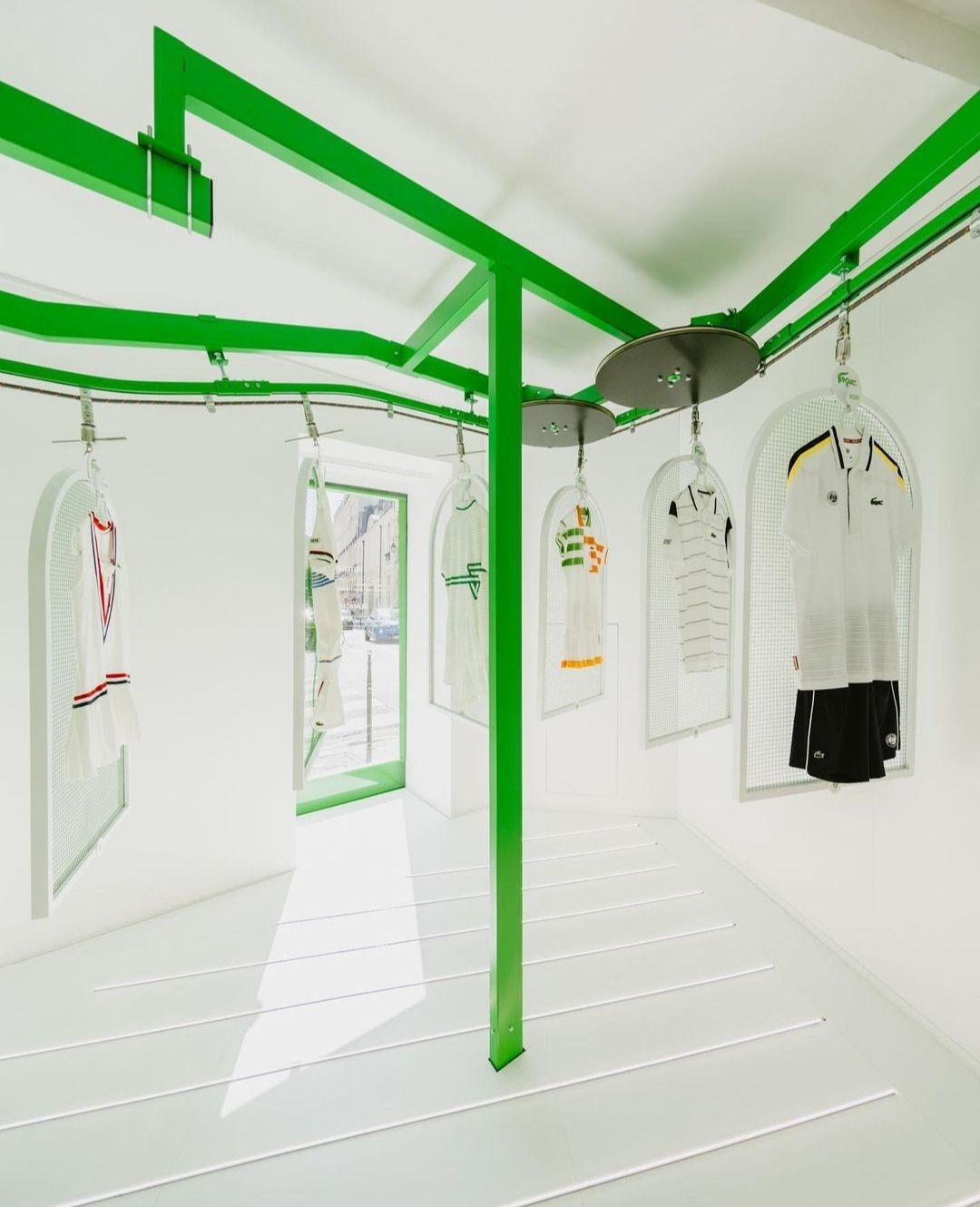Agencement magasin VITRINE TEMPORAIRE
