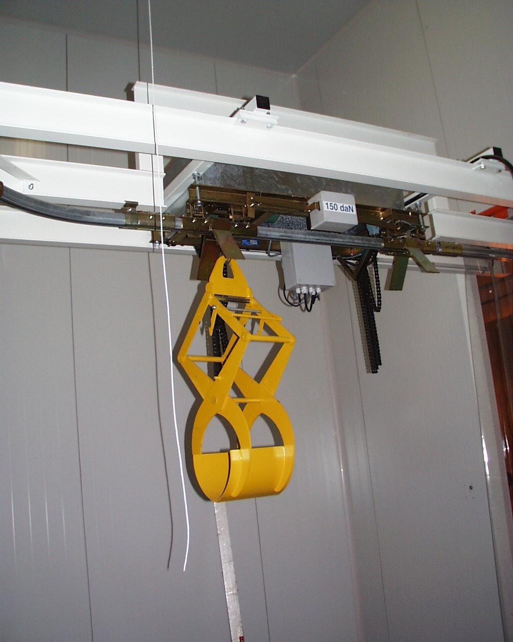 Pince de levage sécurisée sur station de mise à niveau