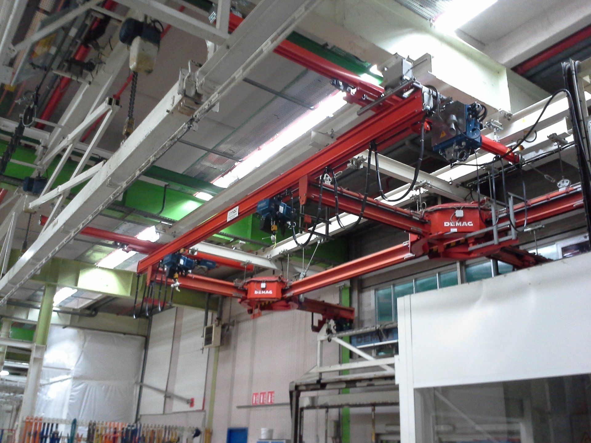 Convoyeur monorail avec palan pour le transfert aérien de charges