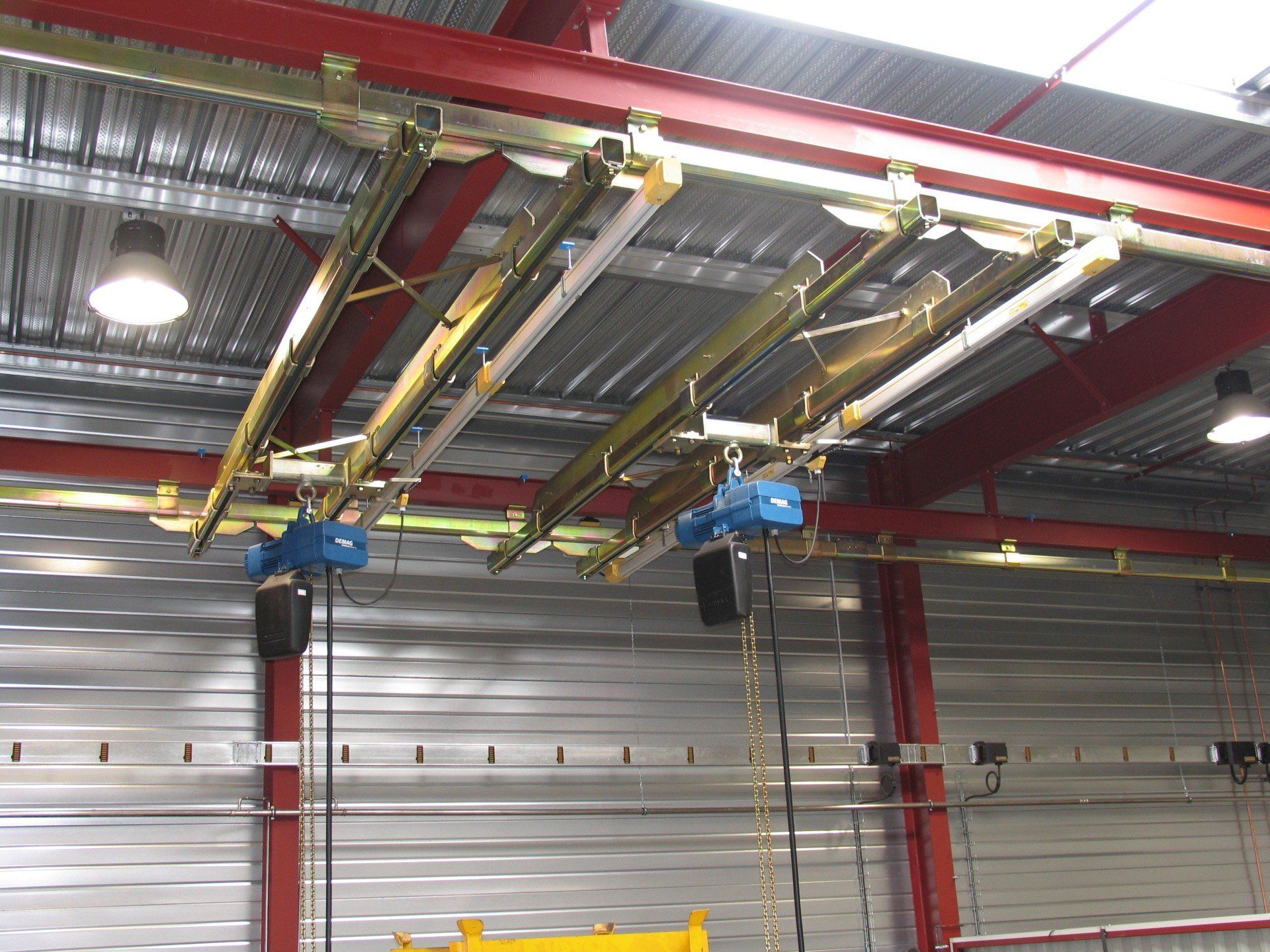 Poutre roulante pour aménagement ergonomique des postes de travail