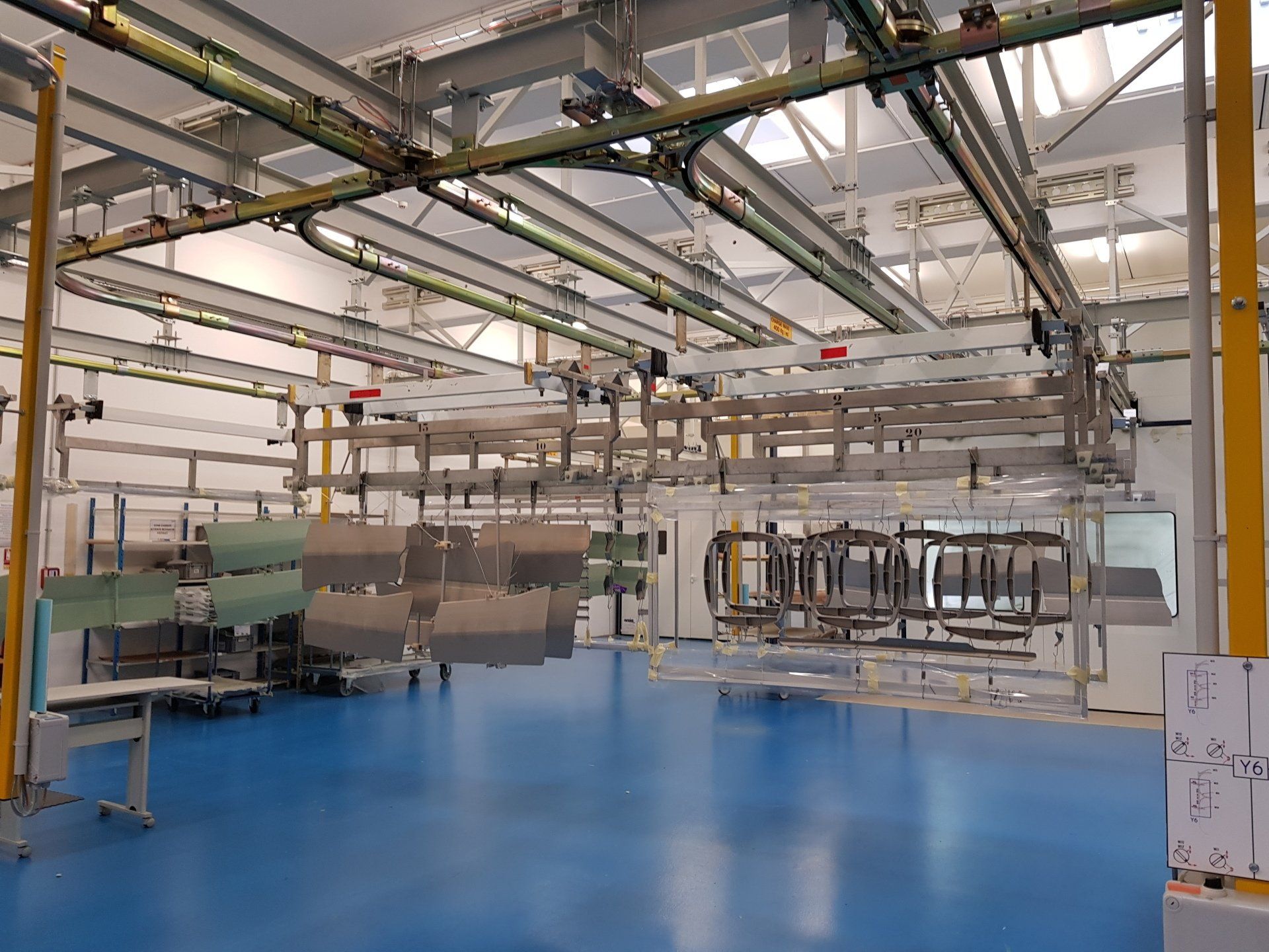 Zone de transfert et stockage avec aiguillages pneumatiques permettant le tri automatique par zone