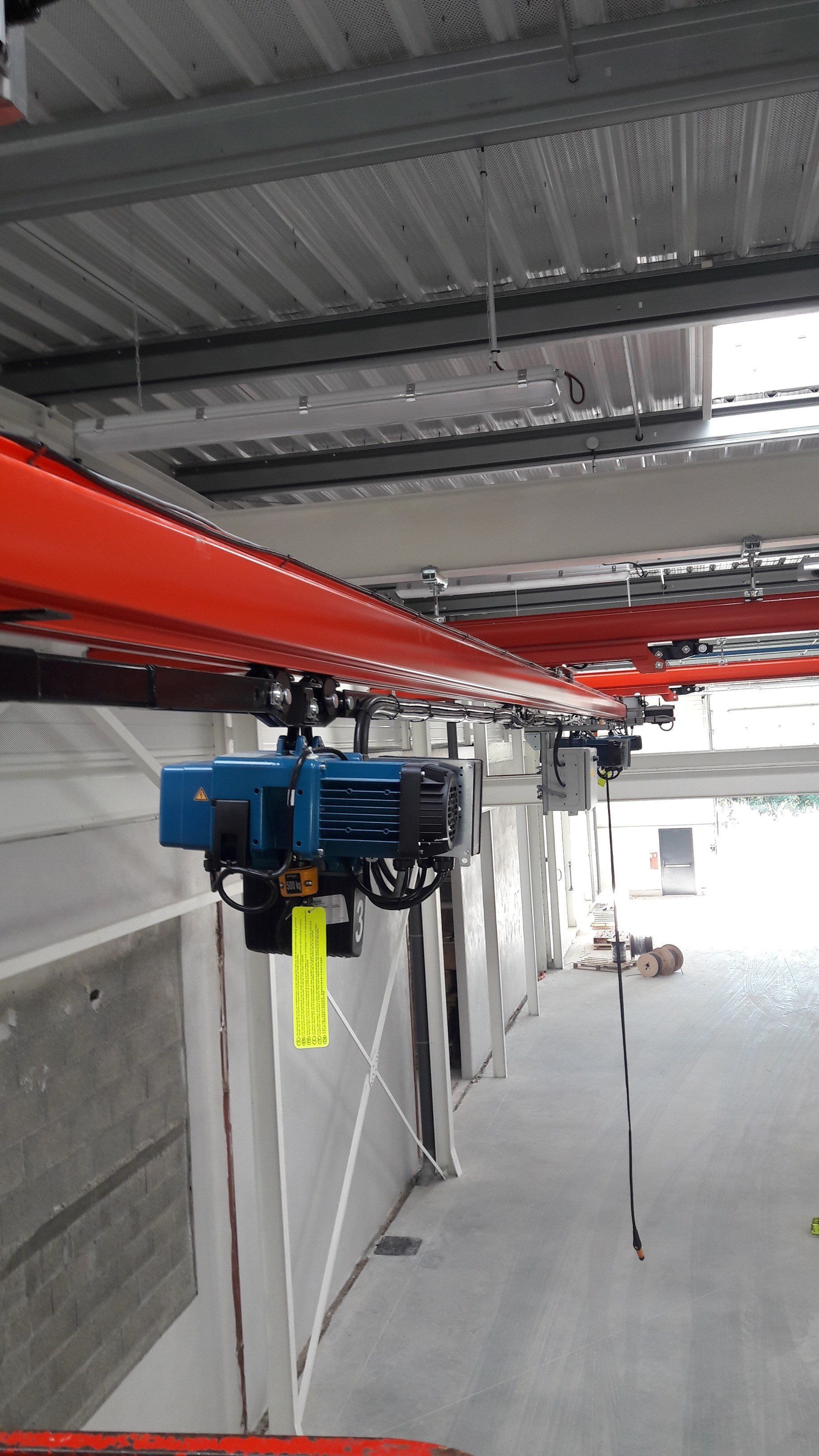 Poutre roulante et palan demag pour manutention aérienne de charges lourdes