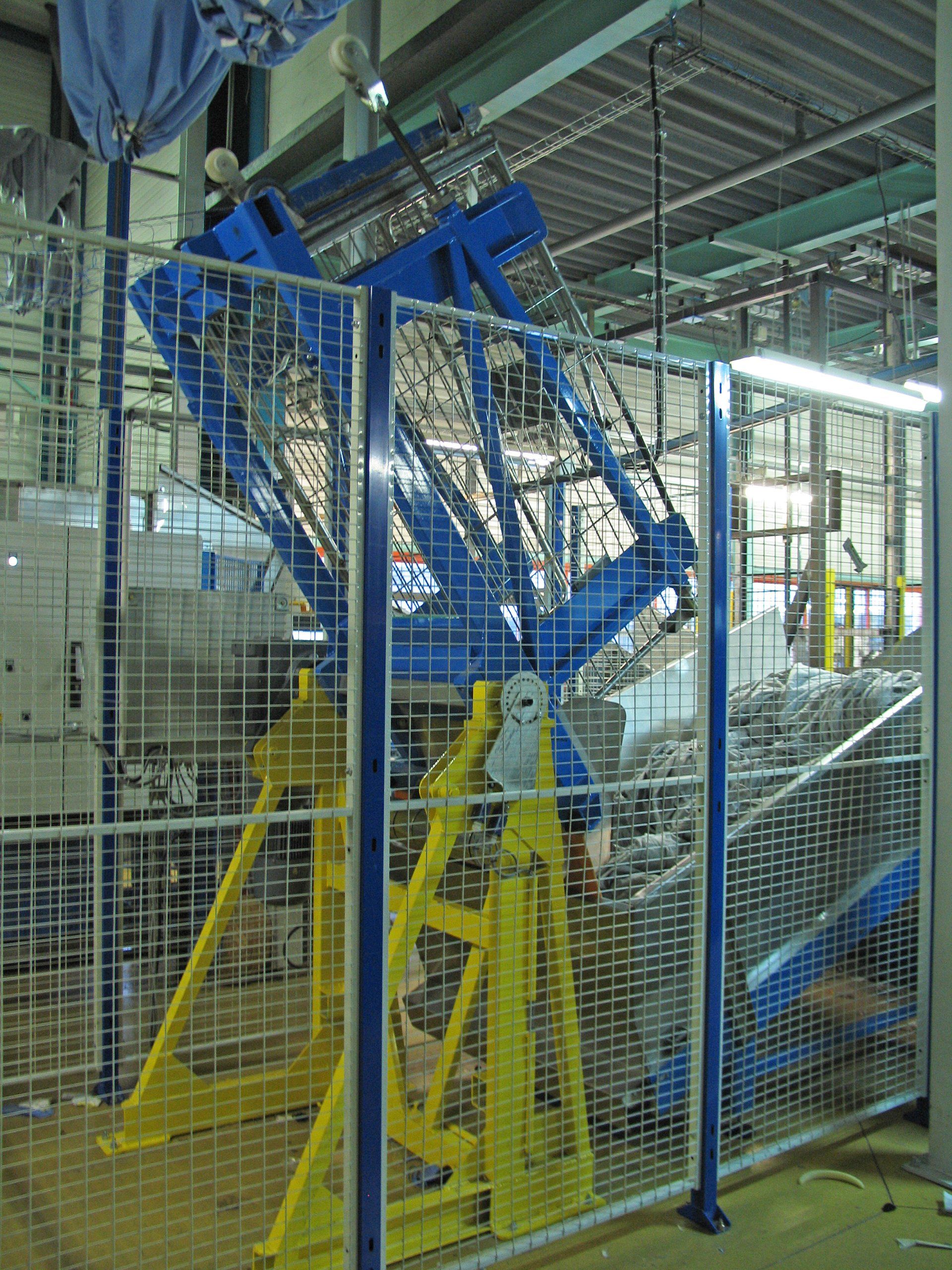 Tri du linge sale, blanchisserie industrielle, retourneur de rolls