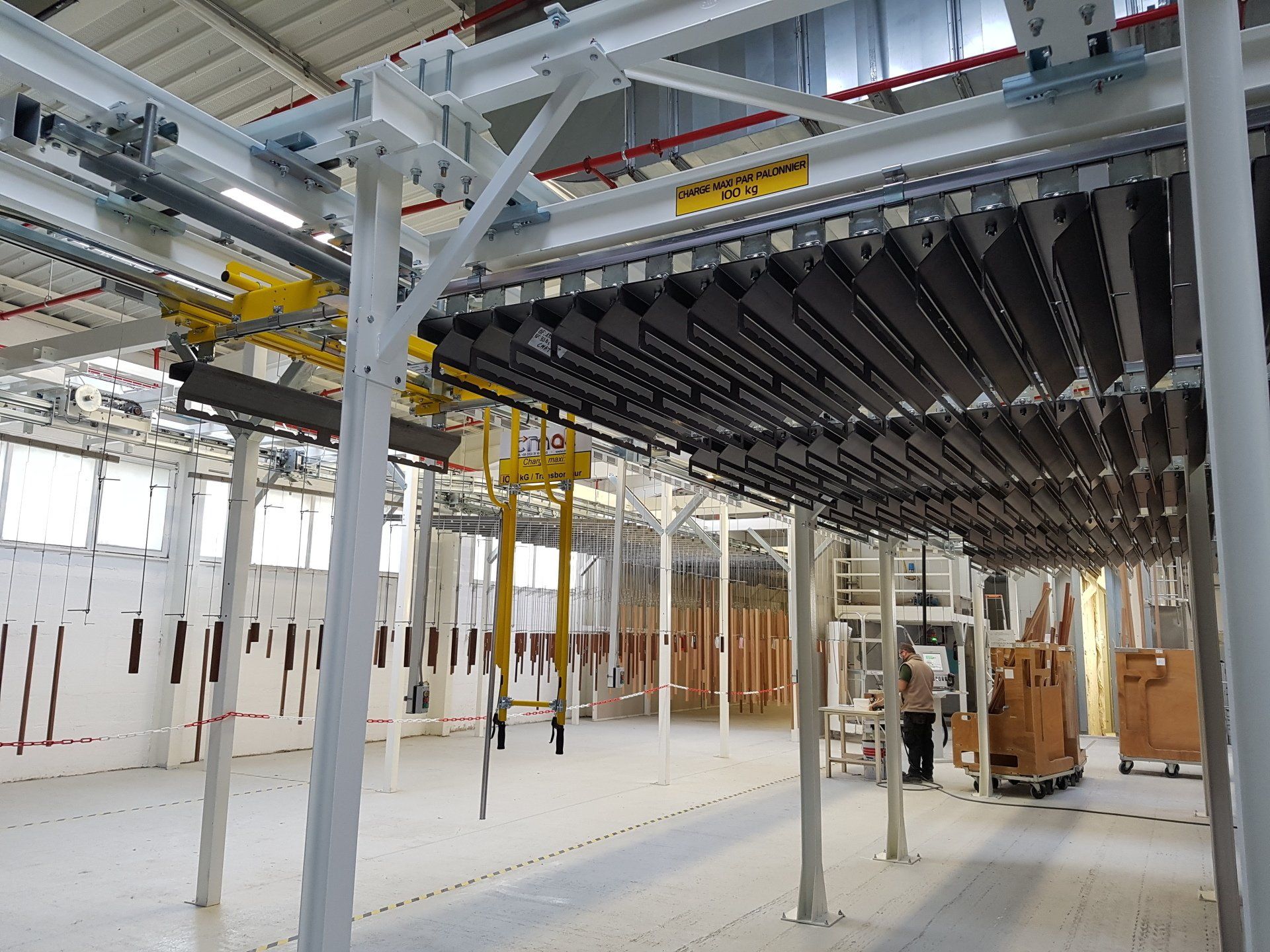 Convoyeur aérien manuel avec palonnier pour accroche des pièces