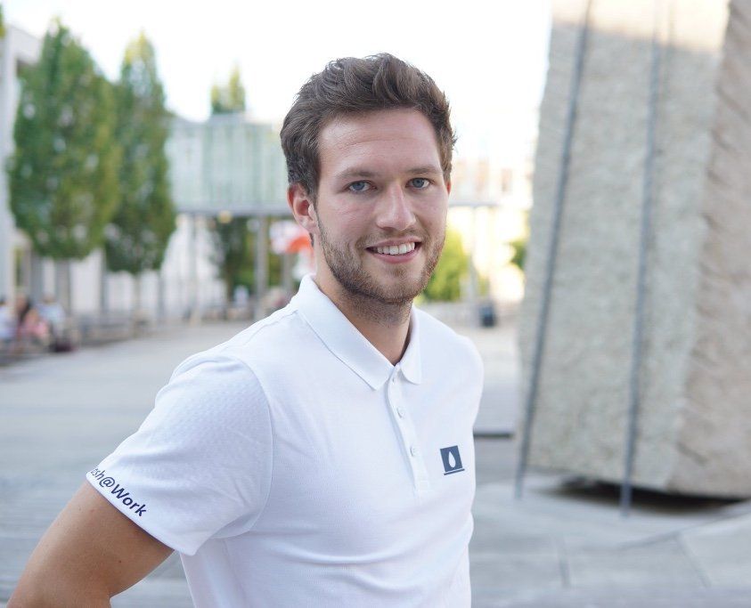 Unser Team stellt sich vor, vier Ingenieure mit einer Idee von eine Plattform für KFZ-Dienstleistungen