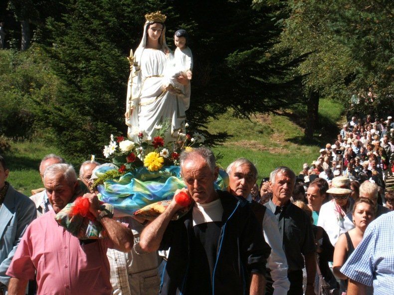 procession notre dame de l'hermitage de Noirétable