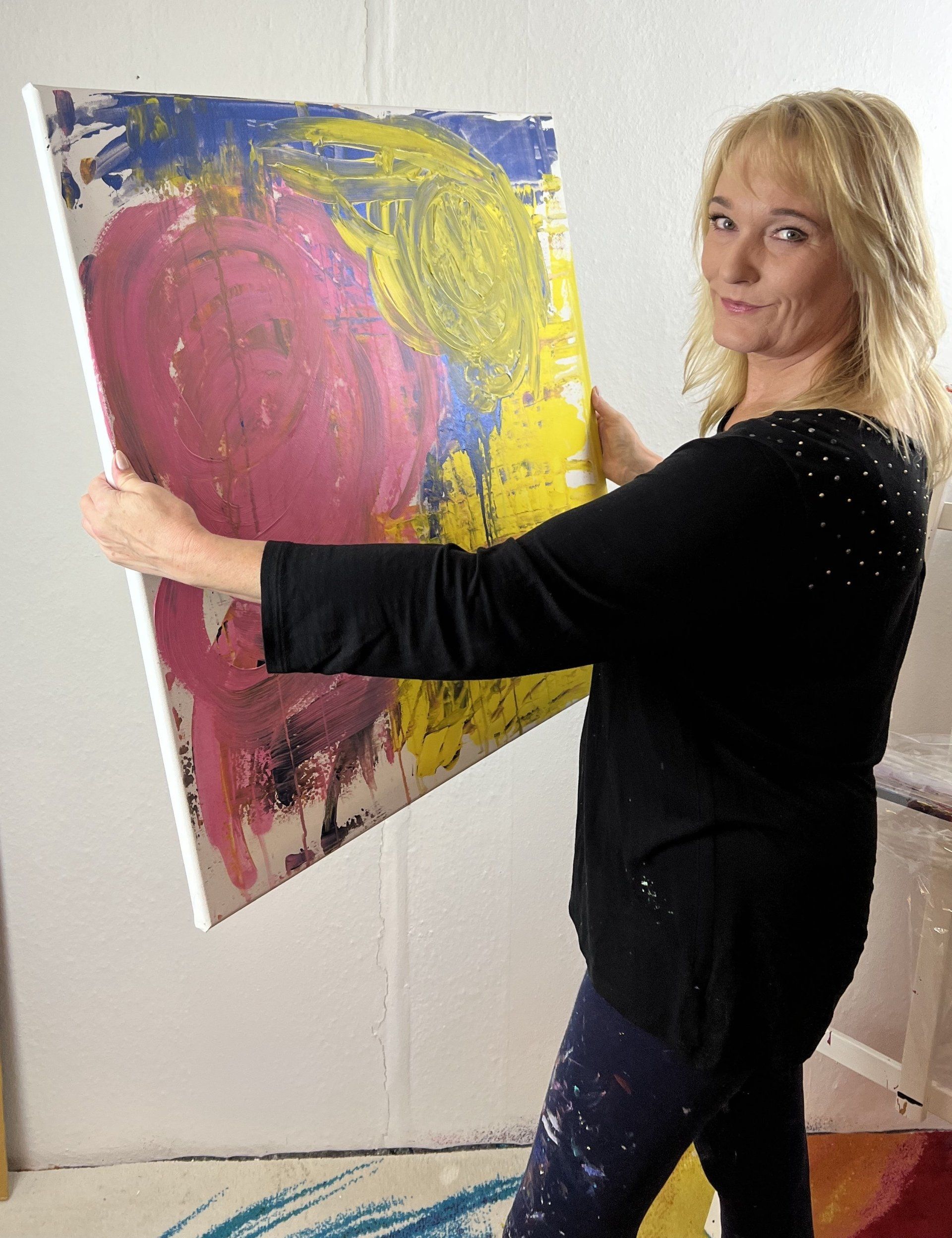 Simone Braun holding an artwork
