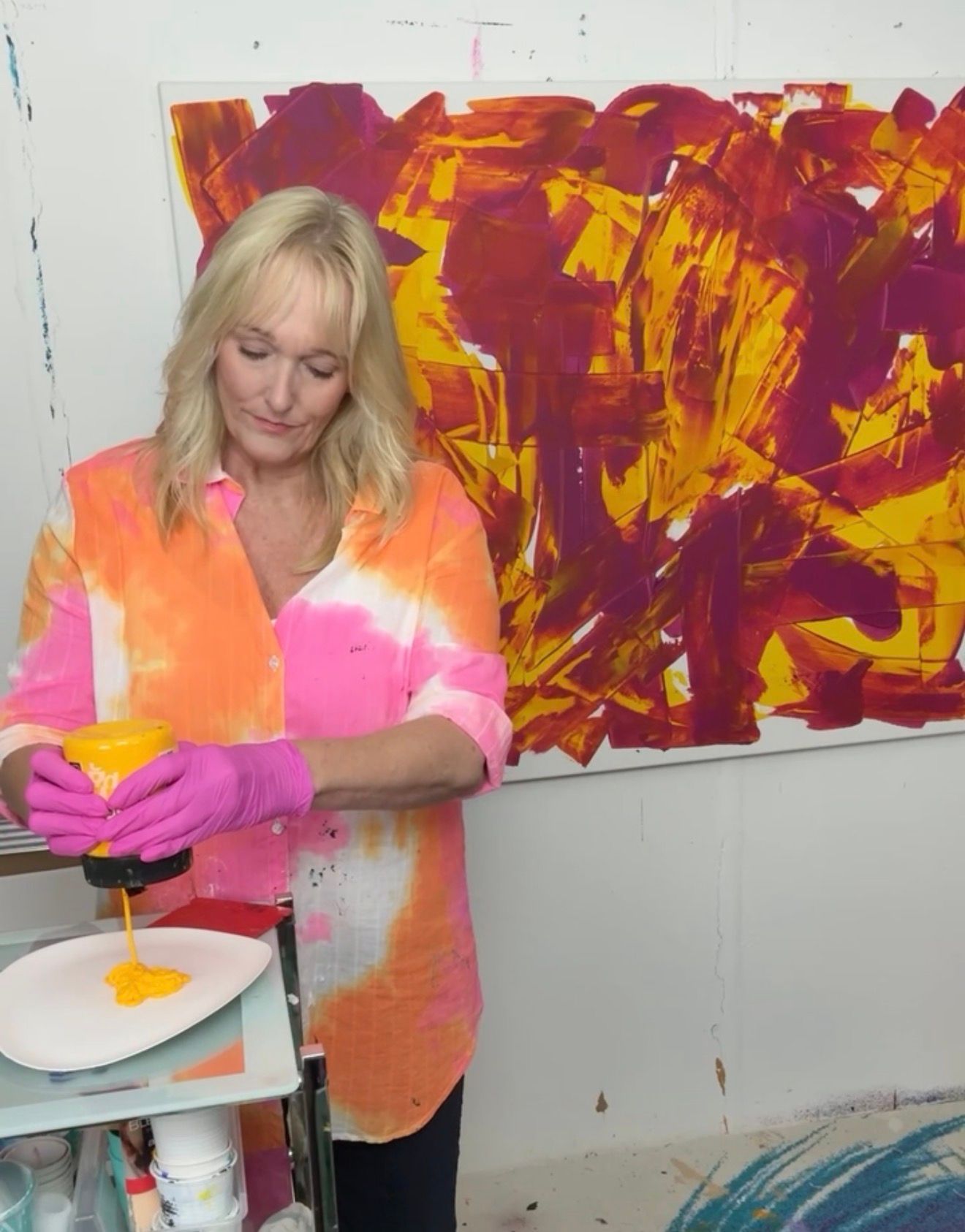 Künstlerin Simone B im Atelier