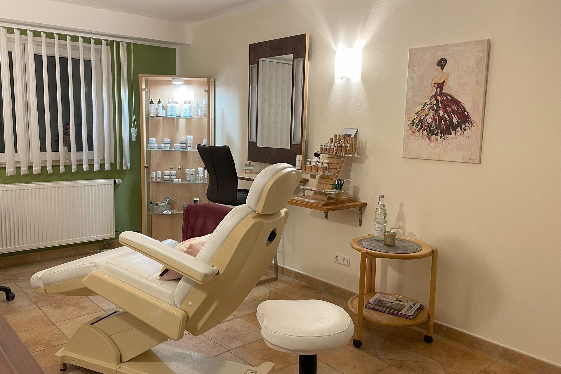 Kosmetikliege im Kosmetikstudio - Naturkosmetik Weibels ,  Kosmetikstudio Dinslaken