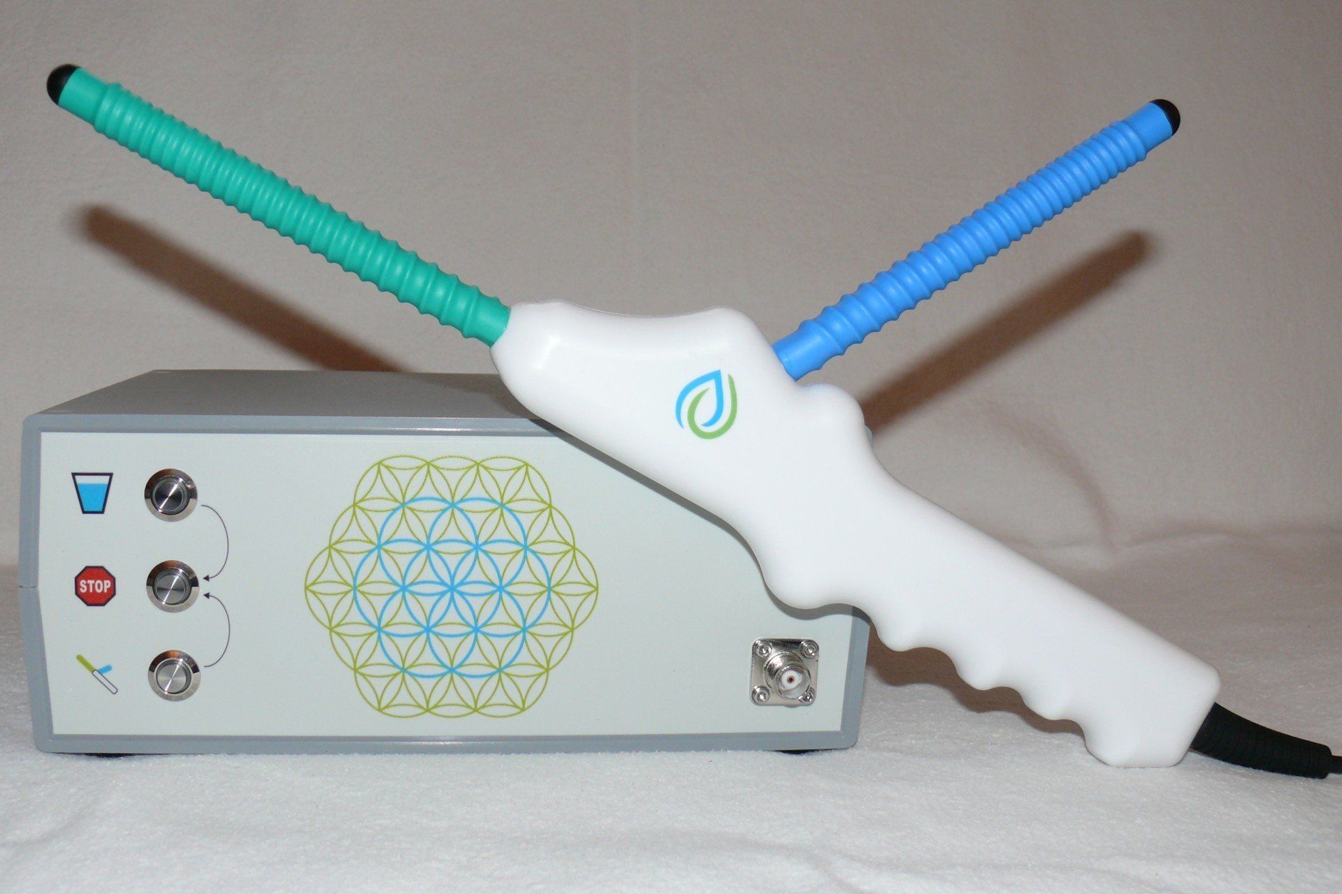 Wasserstrukturierer der Fa. Wassermatrix AG auf WasserVitalisierer / Zar / Tesla-Oszillator genannt Celltuner der Fa. Wassermatrix AG auf WasserVitalisierer / Wasserstrukturierer / Zar / Zelltuner / GERMANY genannt