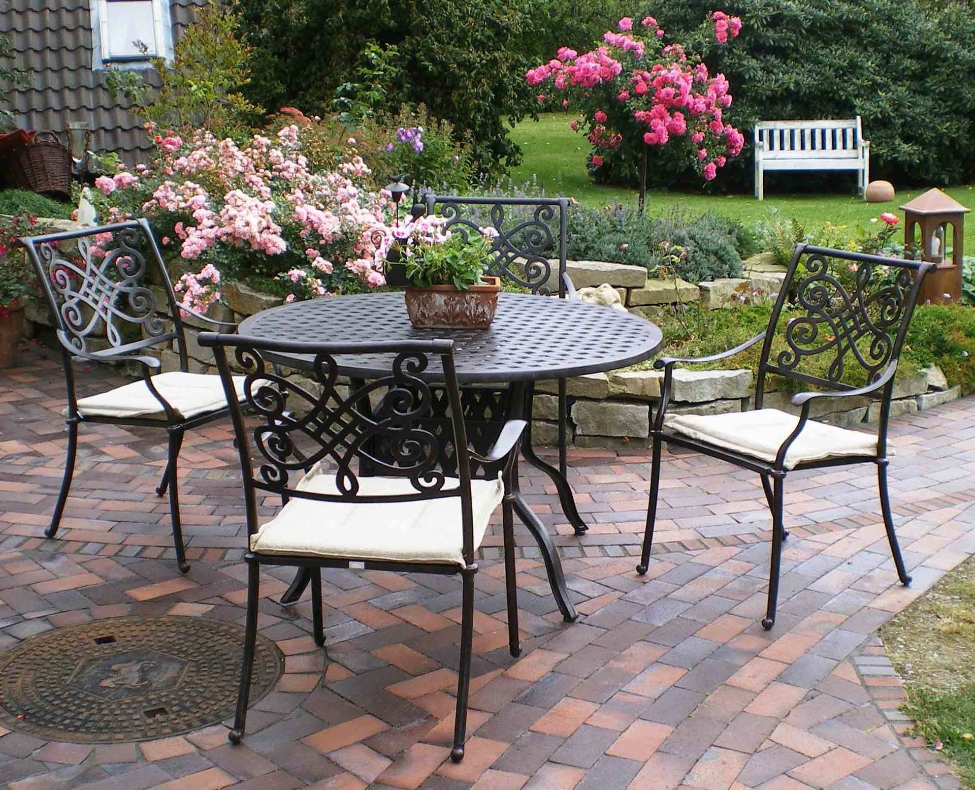 Stabile wetterfeste Gartenmöbel aus Aluminium Guss von finden Sie in Gärten in kleinen und großen Städten wie Würzburg, Erlangen, Nürnberg, Heidelberg, Mannheim, Saarbrücken, Karlsruhe, Heilbronn, Stuttgart, Reutlingen, Ulm, Ingolstadt, Ulm , Augsburg, München Freiburg