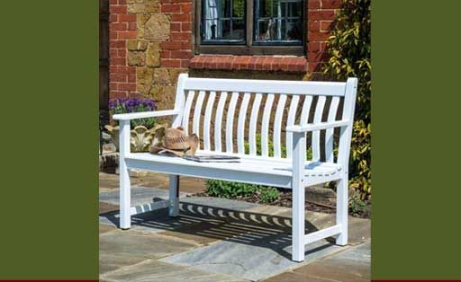 2-Sitzer weiße Holz Gartenbank ergonomisch geformt