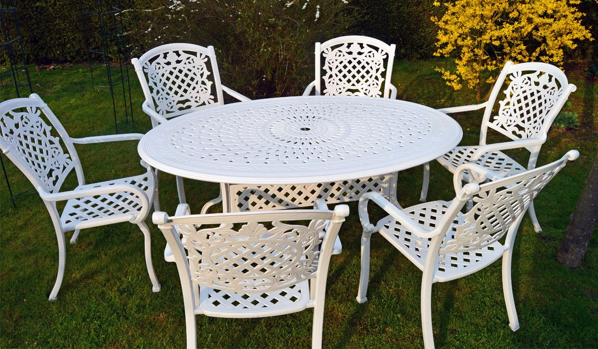 weiße stabile Gartenmöbel kaufen ,  wetterfest Gartenmöbel aus Metall im Landhausstil