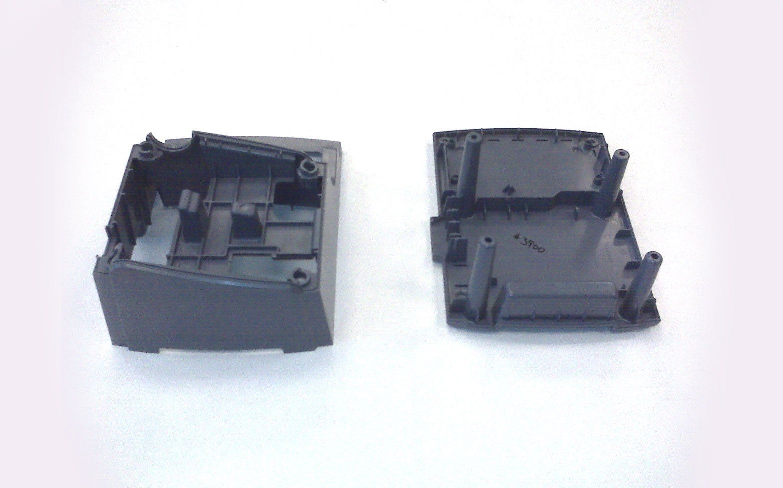 2 pieces of injection molds