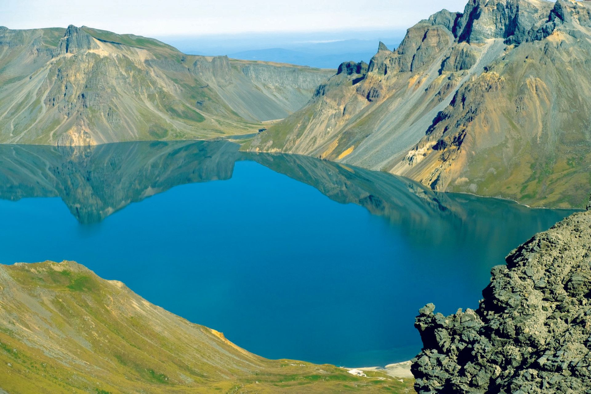 der beeindruckende Kratersee Chon, Paektusan, Nordkorea