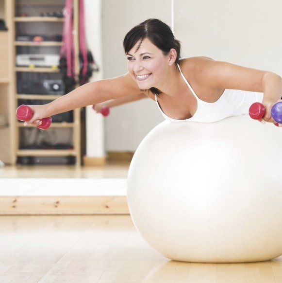 Krankengymnastische Anwendung durch geführte und angeleitete Übungen. Bewegungsförderung durch Gymnastik